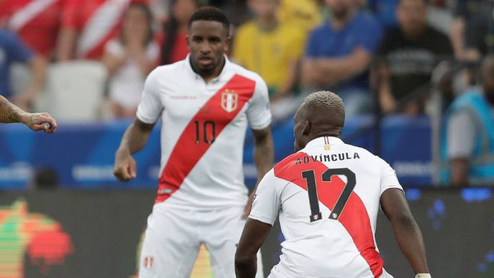 La selección de Gareca se ha complicado el acceso a la siguiente ronda después de la amplia goleada sufrida ante Brasil en Sao Paulo.