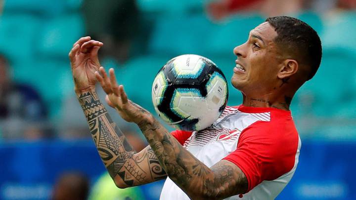 Guerrero y Vargas, duelo de goleadores históricos