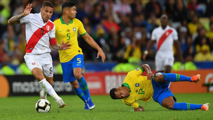 Tobar revisó la acción en el VAR y se ratificó en su decisión. Apenas restaba tiempo para el final y Richarlison convirtió desde los once metros.