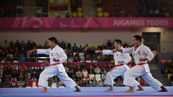 Oro para el equipo peruano de kata masculino