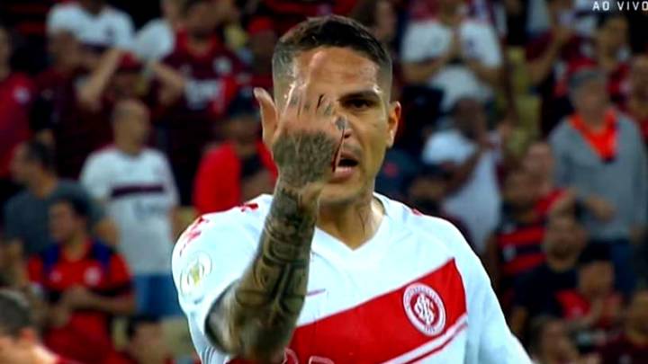 A Paolo Guerrero le abrieron la ceja y acabó expulsado