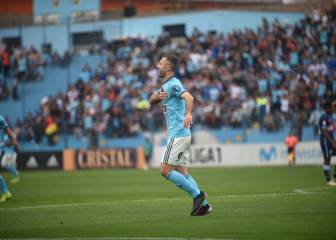 Cristal gana fácil y mete presión a Universitario
