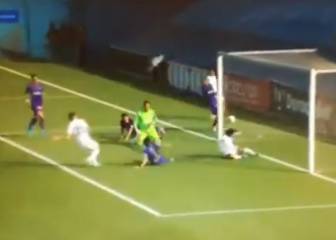 El increíble fallo de Héctor Bazán ante Alianza Lima... ¡con toda la portería para él!