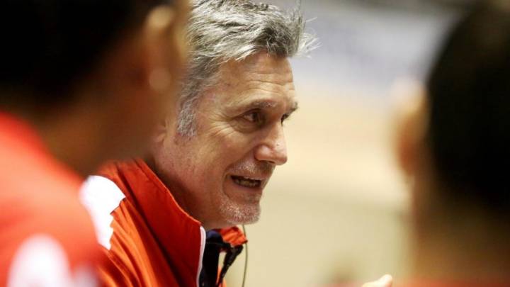 Francisco Hervás, DT de la Selección Femenina de Voleibol de Perú.