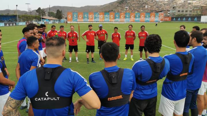 Barreto lo confirma: Cristal busca extremos y un lateral