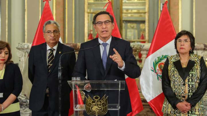 El gobierno posterga clases universitarias y prohíbe reuniones masivas