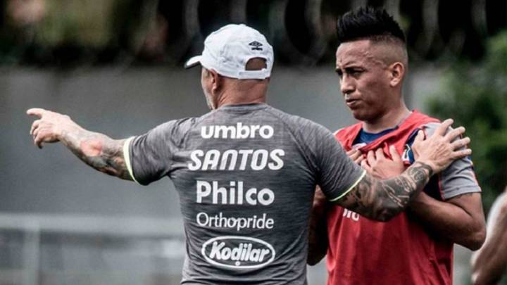 Cueva atacó a Sampaoli: "No se atreve a dar la cara e ir frontal"