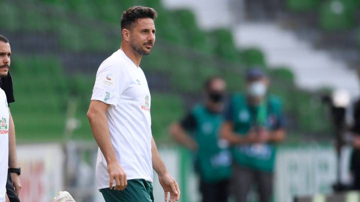 Claudio Pizarro peleará la permanencia con el Bremen