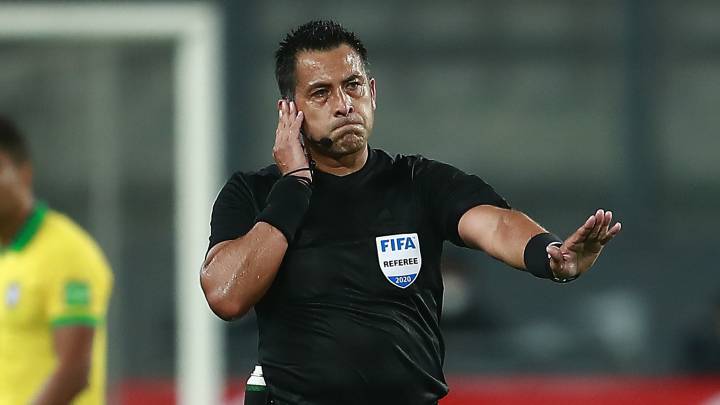 Julio Bascuñán, el árbitro que también desquició a Messi y River