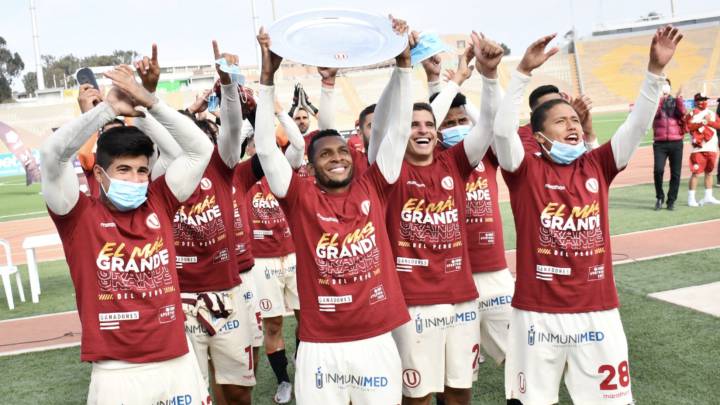 Universitario bailó solo