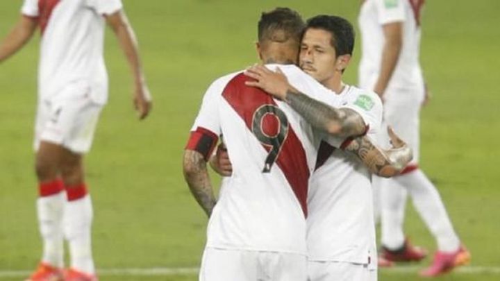 Tite: "Es injusto comparar a Guerrero y Lapadula"