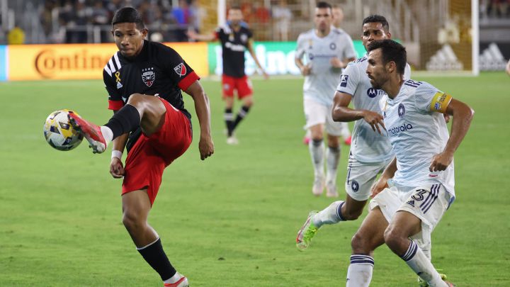¡Un misil! Goleazo de 'Oreja' Flores en la derrota del DC