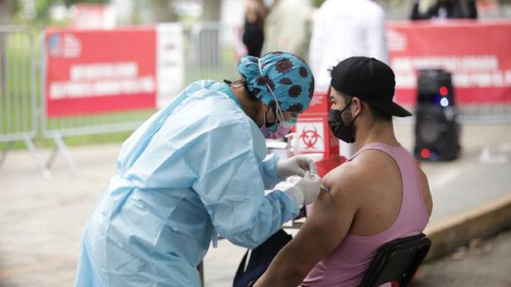 Vacuna en Perú: qué pasará con los vacunados con Pfizer y soluciones