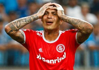 Paolo Guerrero avanza su salida del Internacional