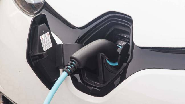 como cargar un coche electrico
