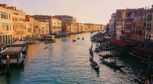 Viaje en góndola por el Gran Canal de Venecia