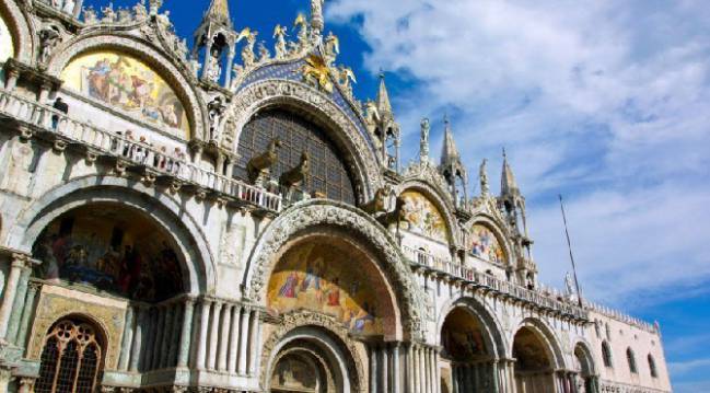 La Basílica Dorada, considerada una de las catedrales más majestuosas del mundo.