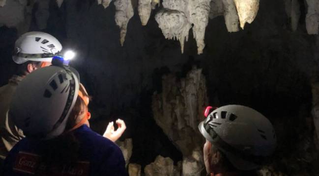 Espelología en cuevas Cangas de Onís