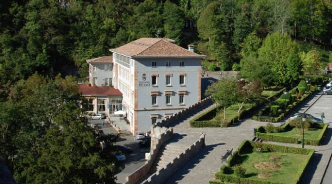 Visita a la Santa Cueva de Covadonga.
