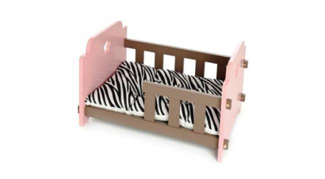 Cama cuna de madera para perros.