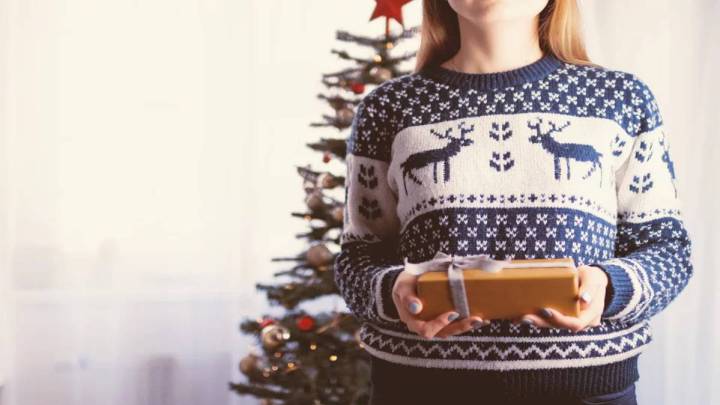 Chica con regalo.