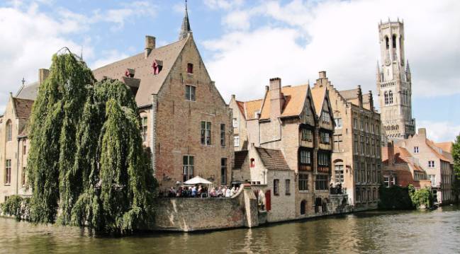 Brujas vuelo y hotel