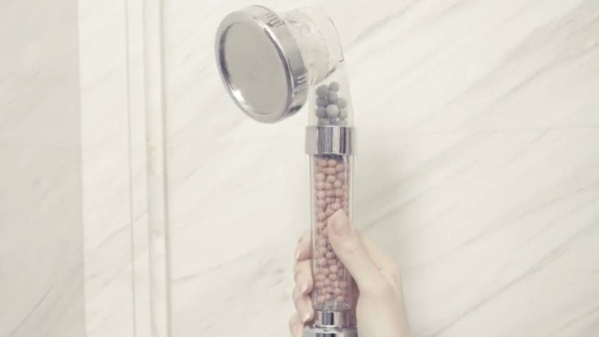 Mejora tu ducha con esta alcachofa de tres filtros y tres tipos de chorro, el más vendido en Amazon