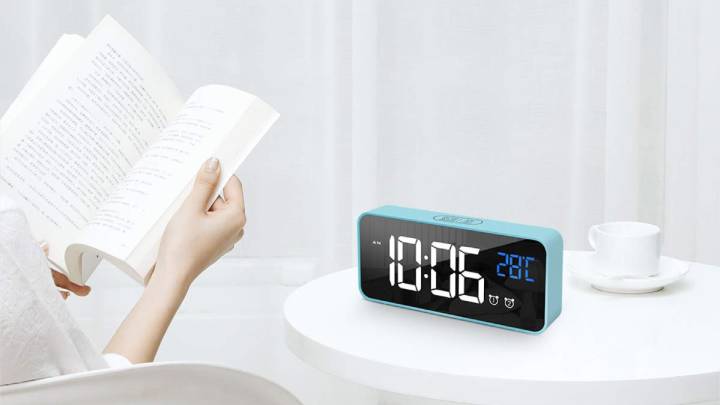 Este despertador digital con pantalla LED, alarma dual y en seis colores arrasa en Amazon