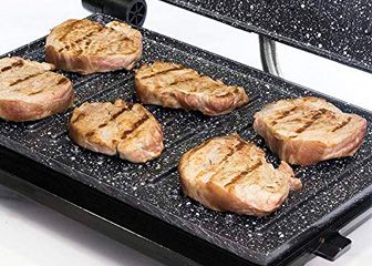 La parrilla eléctrica Cecotec superventas para cocinar a la plancha sin esfuerzo