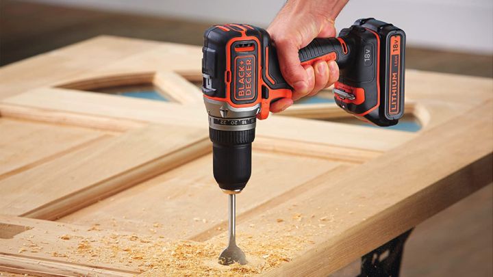El set de 50 piezas con brocas y puntas que triunfa en Amazon: con maletín y de Black+Decker