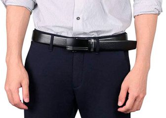 Este cinturón de cuero auténtico para hombre es elegante y fácil de ajustar