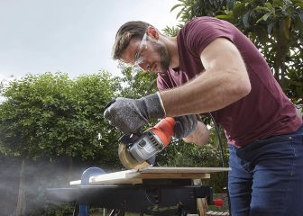 La amoladora Black+Decker de menos de 30 euros para cortar metal, piedra y cerámica