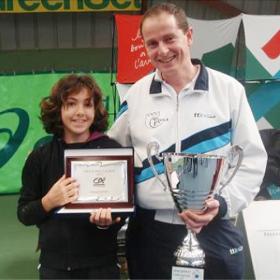Paula Arias emula a Nadal en el torneo alevín de Auray Paula Arias emula a Nadal en el torneo alevín de Auray