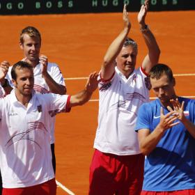 España irá a Praga, bajo techo y ante el cañón de Berdych España irá a Praga, bajo techo y ante el cañón de Berdych