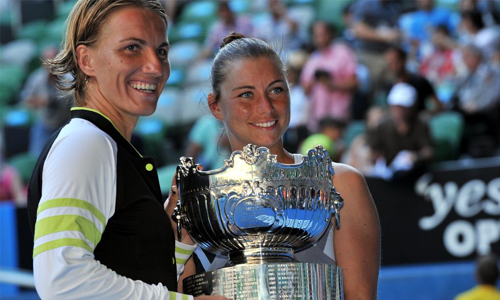 Kuznetsova y Zvonareva ganan el título del dobles en Australia
