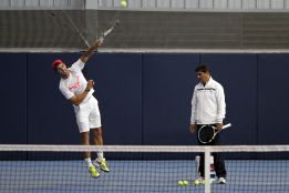 Toni Nadal: "Los médicos han pedido a Rafa que sea prudente" Toni Nadal: "Los médicos han pedido a Rafa que sea prudente"