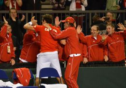 Milos Raonic y Frank Dancevic dejan a España al borde del K.O. Milos Raonic y Frank Dancevic dejan a España al borde del K.O.
