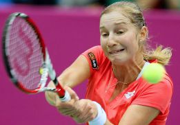 Carla Suárez cae en primera ronda ante la rusa Makarova Carla Suárez cae en primera ronda ante la rusa Makarova