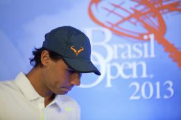 Nadal renunció al dobles por "sobreutilización de la rodilla" Nadal renunció al dobles por "sobreutilización de la rodilla"