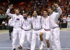 Djokovic venció a Querrey y clasificó a Serbia a las semifis