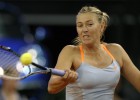 Sharapova sufre ante Kerber, pero jugará la final ante Na Li