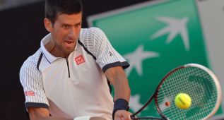 Djokovic cumple ante Montañés y Federer arrolla a Starace