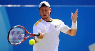 Lleyton Hewitt resurge en Queen's ganando a Del Potro