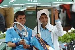 Djokovic se quejo porque no pusieron la lona por la lluvia