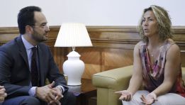 Gala León pide al Gobierno que ponga "freno a la locura"