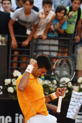 Un infalible Djokovic tumba a Federer a las puertas de París