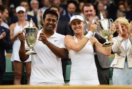 Martina Hingis, dos títulos en dobles a los 34 años