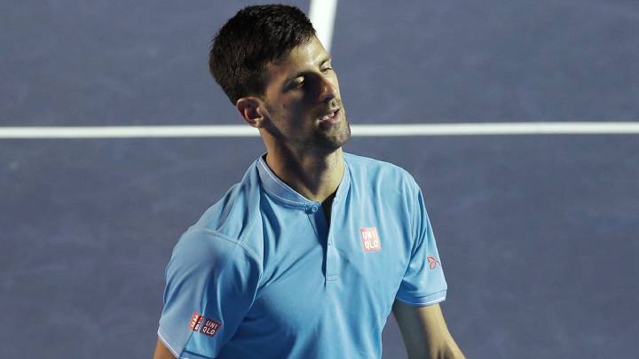 El serbio Novak Djokovic lamenta una jugada ante el australiano Nick Kyrgios, durante el partido de cuartos de final del Abierto Mexicano de Tenis.