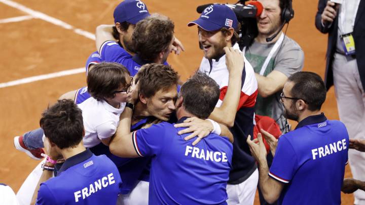 Francia aplasta a Gran Bretaña y pasa a semifinales de la Davis