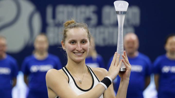 Vondrousova, de 17 años, se hace con su primer título WTA